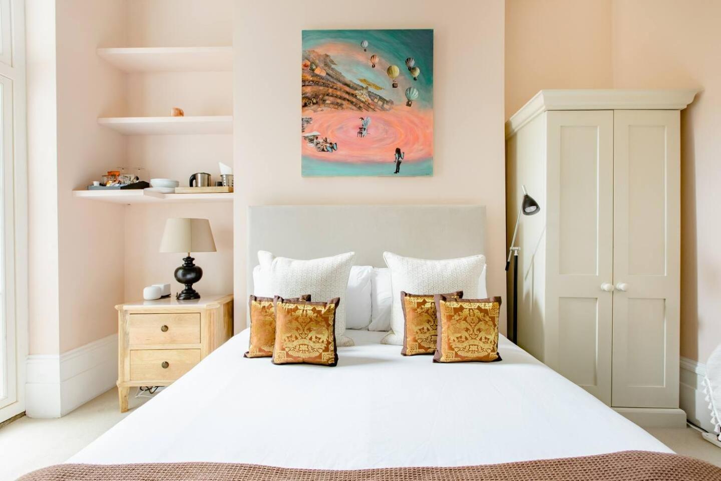 Luxury King-Bed Ensuite With Quiet Private Patio Londra Esterno foto