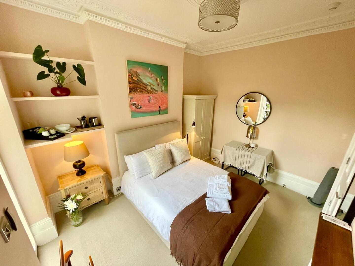 Luxury King-Bed Ensuite With Quiet Private Patio Londra Esterno foto