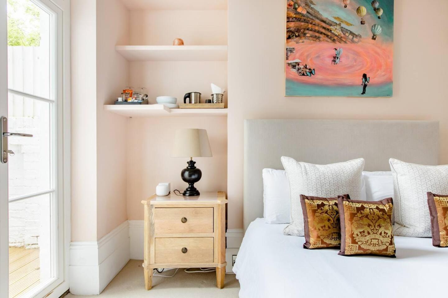 Luxury King-Bed Ensuite With Quiet Private Patio Londra Esterno foto