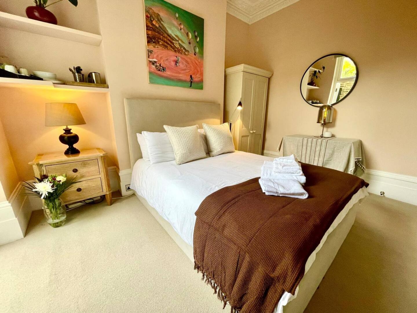 Luxury King-Bed Ensuite With Quiet Private Patio Londra Esterno foto