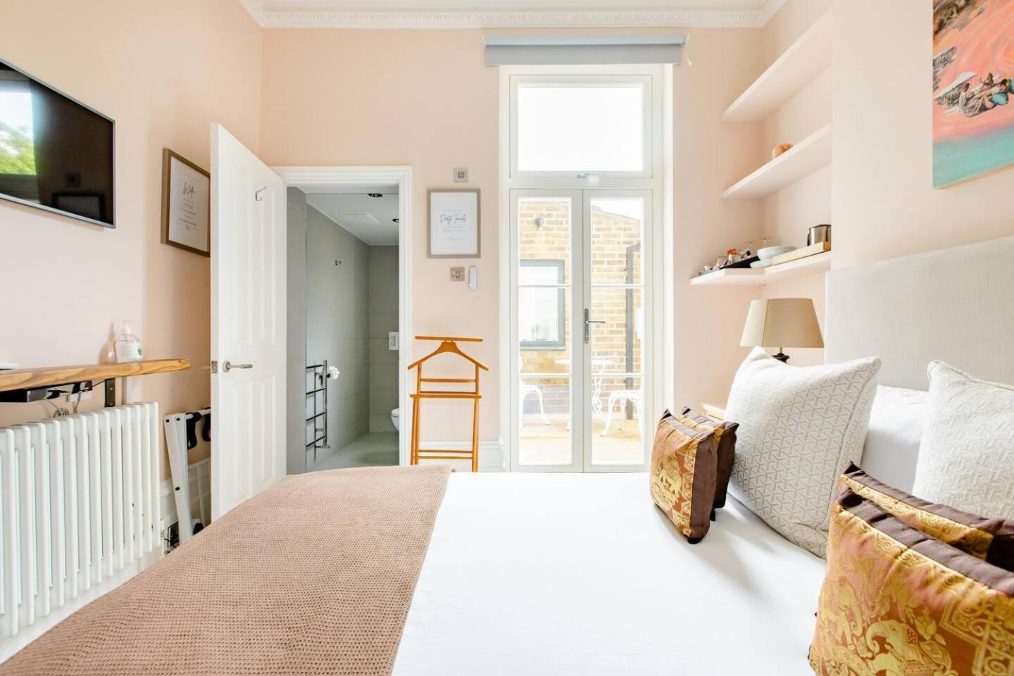 Luxury King-Bed Ensuite With Quiet Private Patio Londra Esterno foto