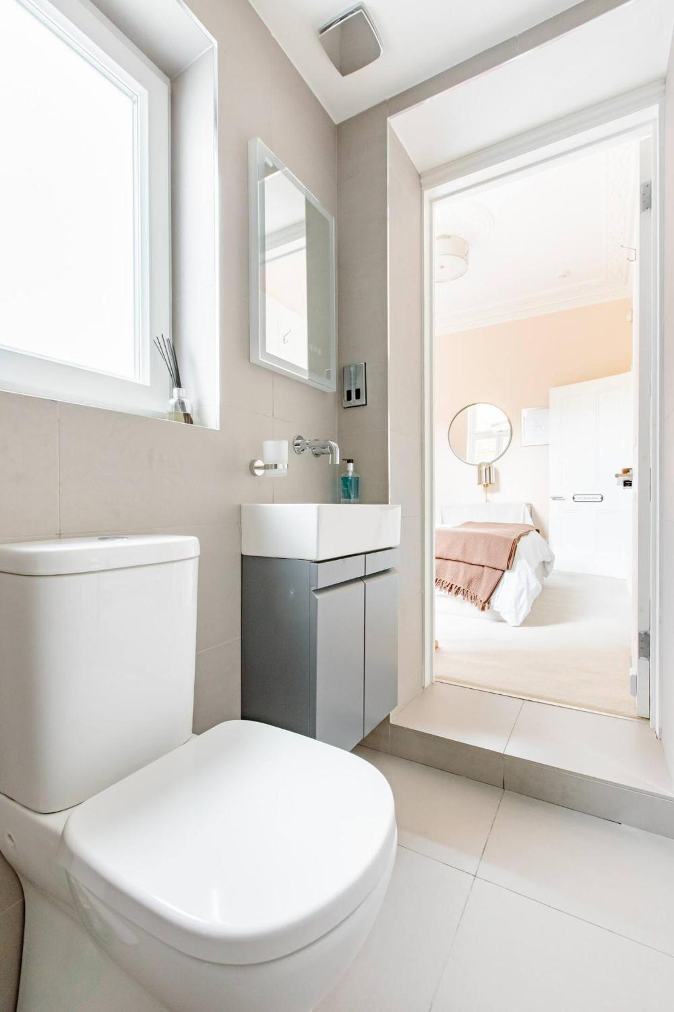 Luxury King-Bed Ensuite With Quiet Private Patio Londra Esterno foto