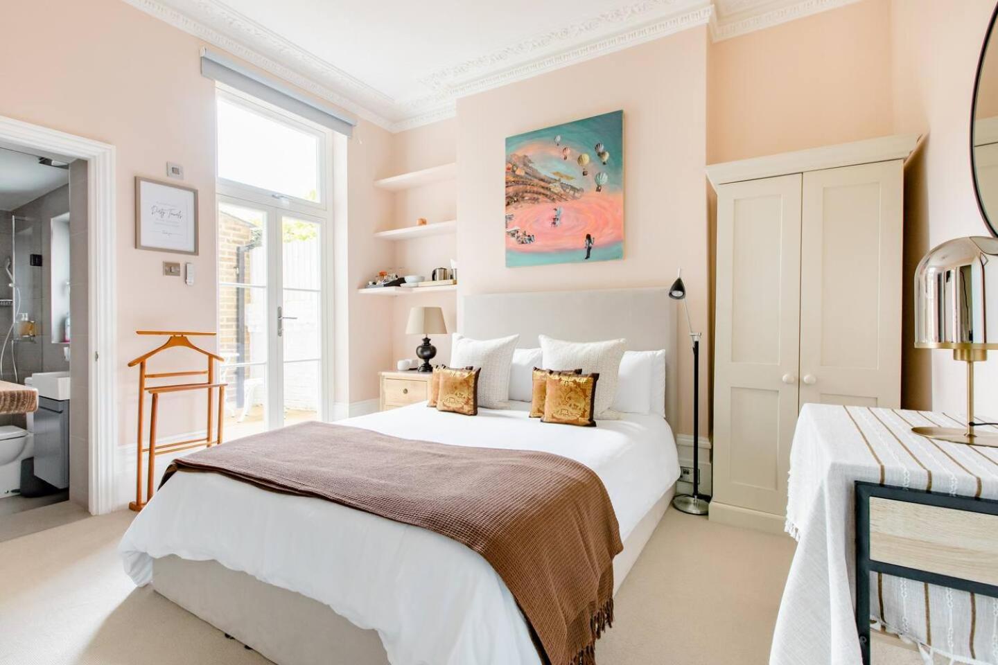 Luxury King-Bed Ensuite With Quiet Private Patio Londra Esterno foto