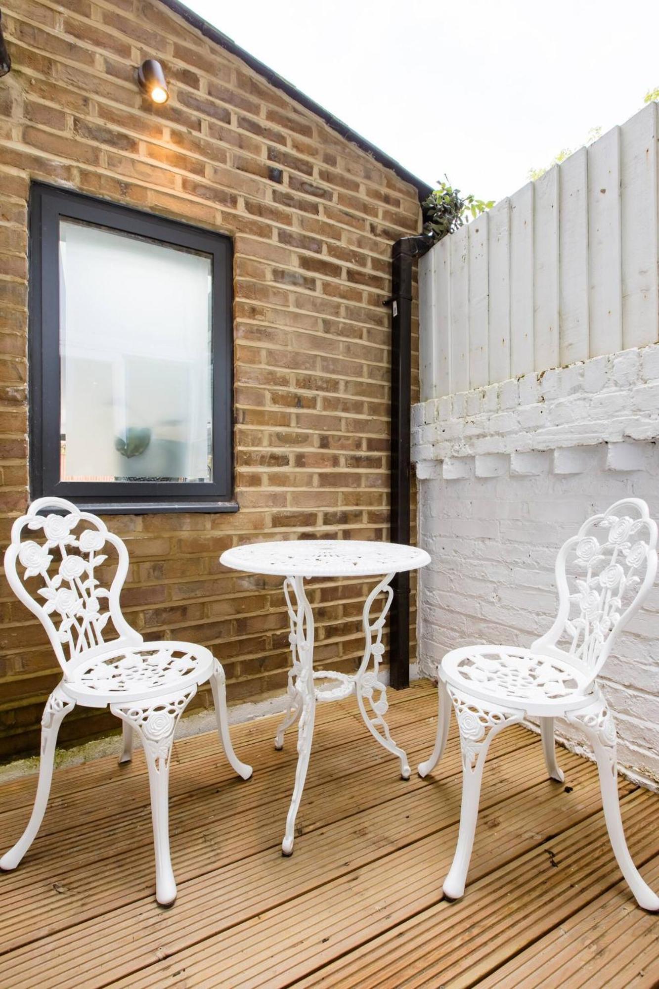Luxury King-Bed Ensuite With Quiet Private Patio Londra Esterno foto